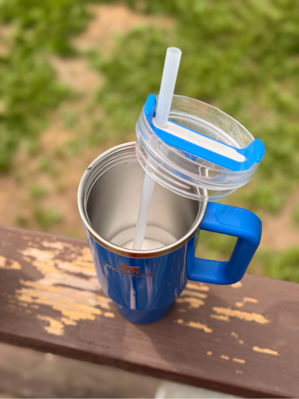 Stanley Blue Travel Tumbler with Handle and Straw - Picture 4 of 4